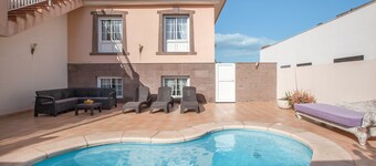 Casa Orquídea: Chalet Vista Mare con Piscina e Terrazza Panoramica a Pelada Beach