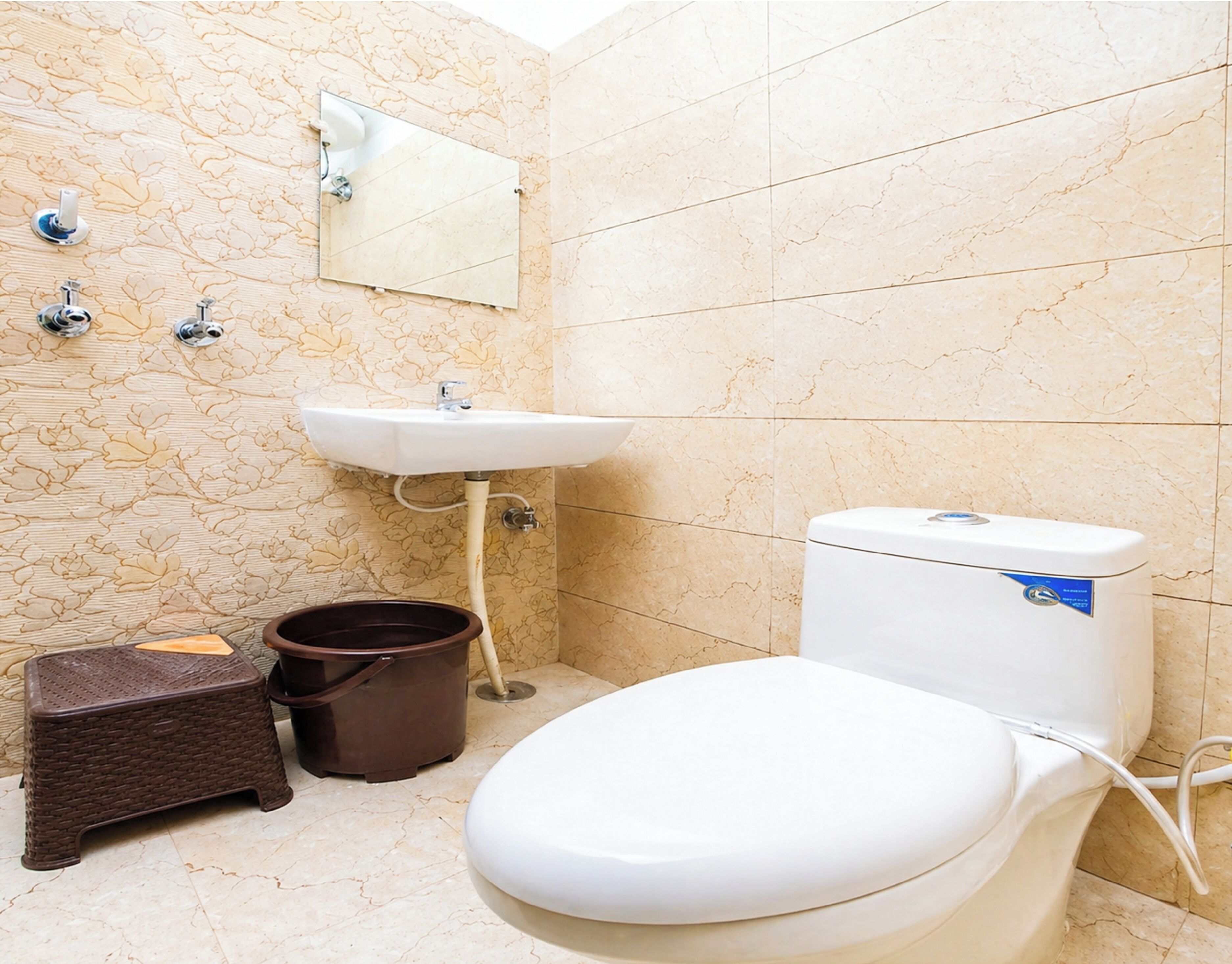 Dusche, Regendusche, Hausschuhe, Handtücher