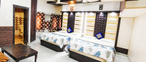 Ropa de cama hipoalergénica, escritorio y sistema de insonorización