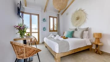 Superior Double Room, Sea View | In-room safe, blackout curtains, soundproofing, iron/ironing board