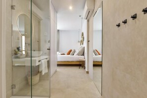 ห้องสแตนดาร์ดดับเบิล, ระเบียง, วิวสระว่ายน้ำ | ห้องน้ำ