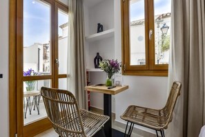 Standard Double Room, Courtyard View | Interior