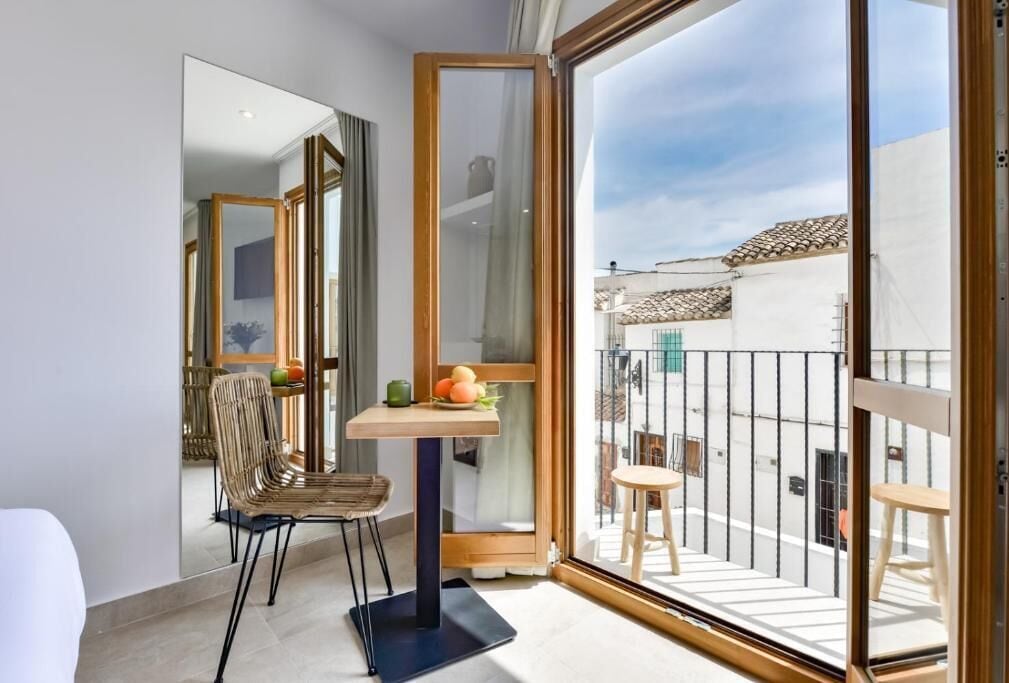Standard-Doppelzimmer, Balkon, Poolblick | Innenbereich