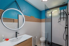 Shower, hair dryer, towels - Gite la ferme de Marcel – Comfort and Nature in Ardèche (Fabras)