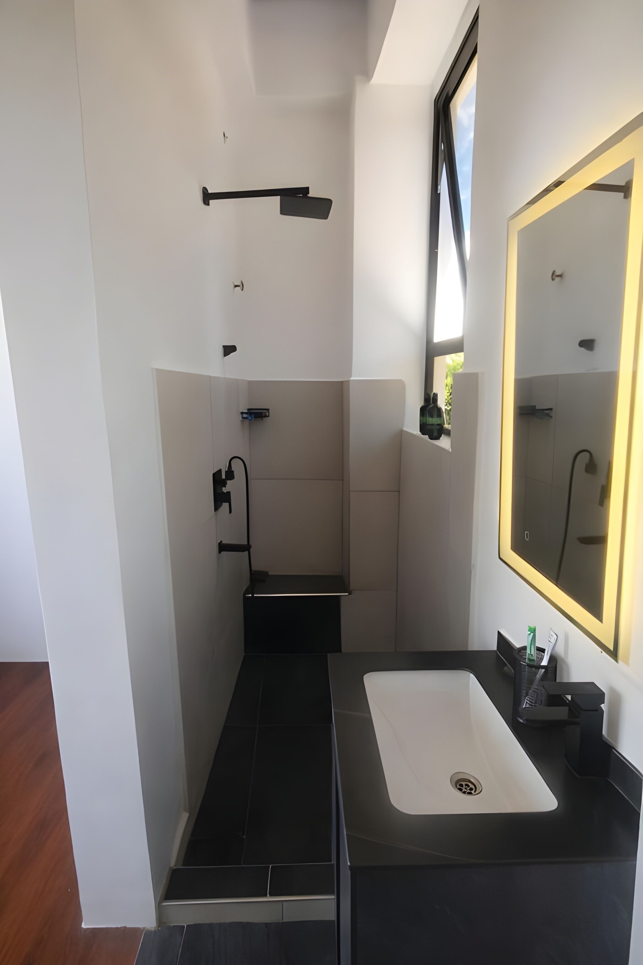 Bruser, bidet, håndklæder, Sæbe
