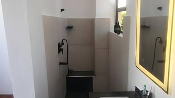 Bruser, bidet, håndklæder, Sæbe