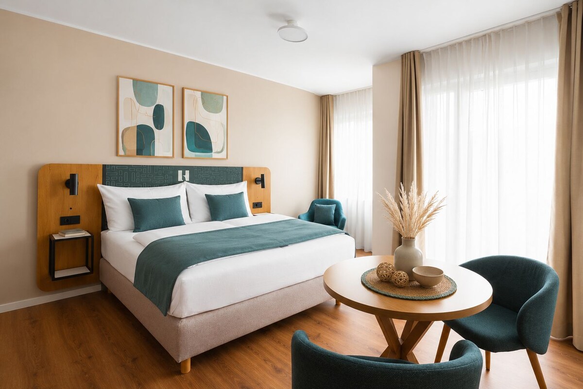 Comfort Suite Barrier Free | Desk, laptop workspace, blackout drapes, WiFi (free)