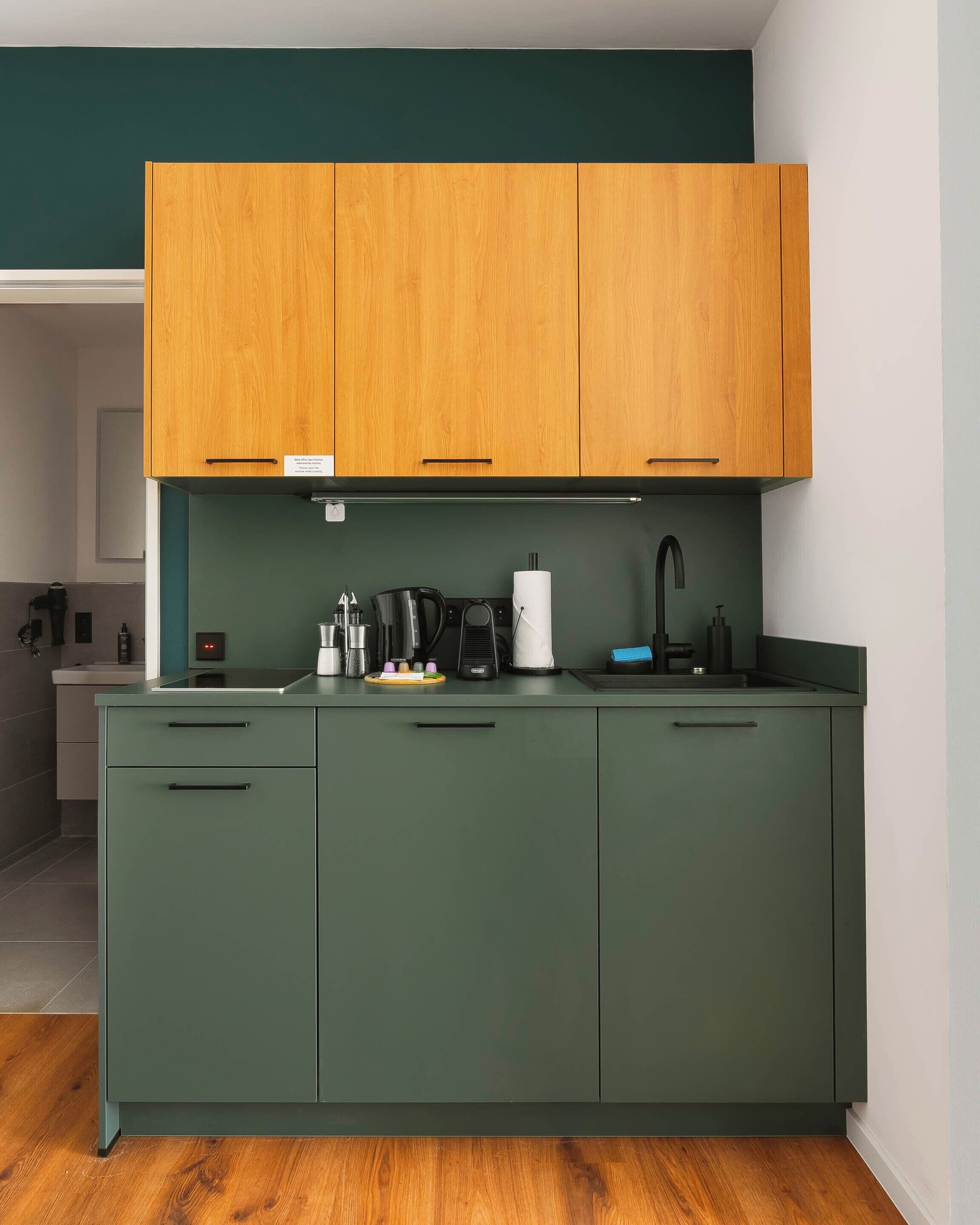Espresso maker, electric kettle