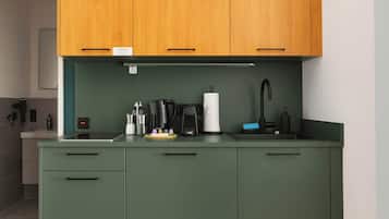 Espresso maker, electric kettle