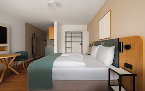 Suite with Balcony | Individually decorated, individually furnished, desk, laptop workspace - Limehome Braunschweig Kaiserstraße  (Braunschweig)