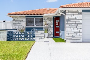 Exterior - Mejia's Little House (New Port Richey)