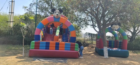 Deluxe Room | Children's area. Vishalgarh Farms