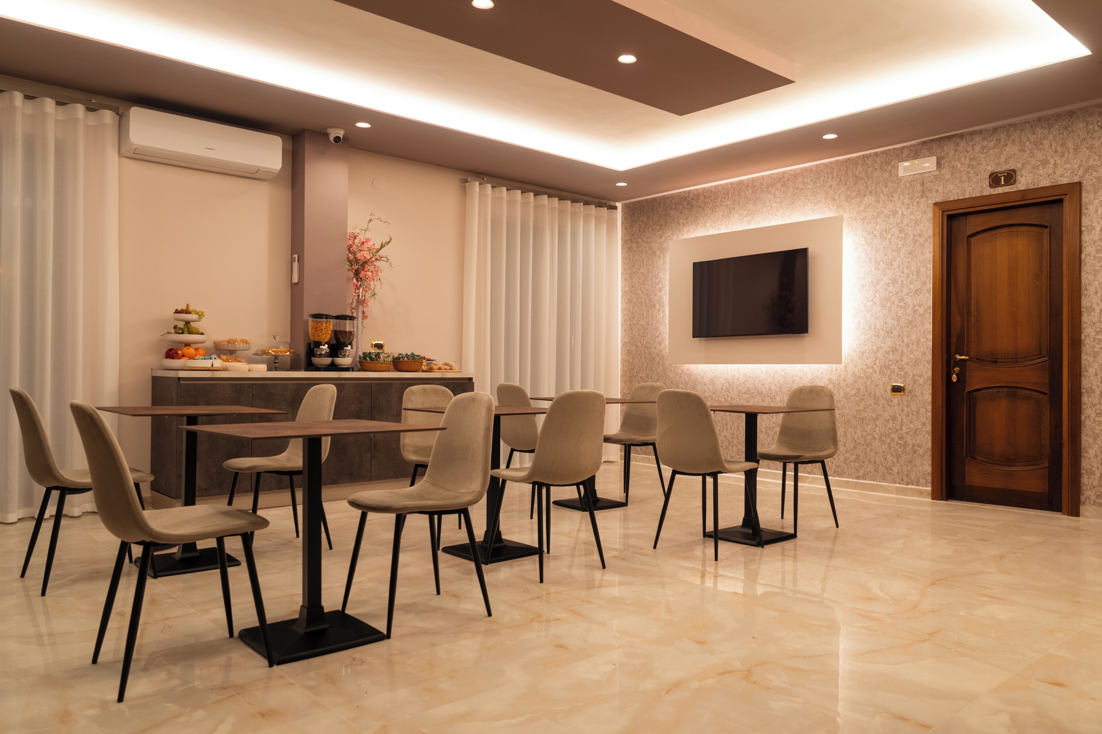 Free daily buffet breakfast 