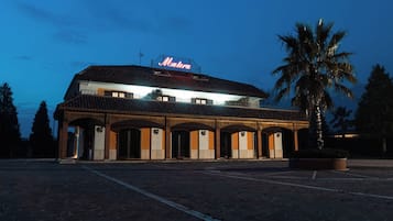 Esterni