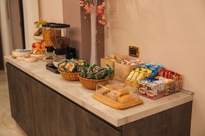 Buffet déjeuner gratuit tous les jours