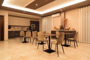Free daily buffet breakfast  - Villa Matera (Airola)