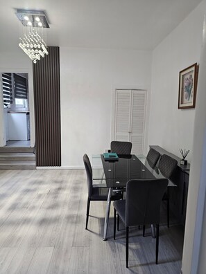 Dining - M4 Victoria Hub 7 (Newport)