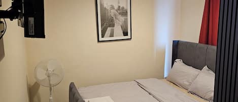 1 室のベッドルーム、WiFi、ベッドシーツ
