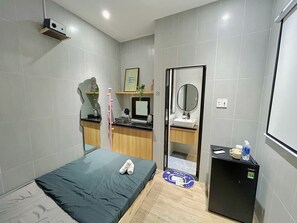 Basic Studio - Corgi House Da Nang- Airport City Center (Da Nang)