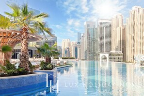 Outdoor pool - LUX The JW Marina Studio 4 (Dubai)