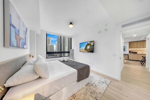 2 bedrooms, iron/ironing board, WiFi, bed sheets - World Cup 2026 · 2BR Walk to FIFA Fan Fest · Pool (Miami)
