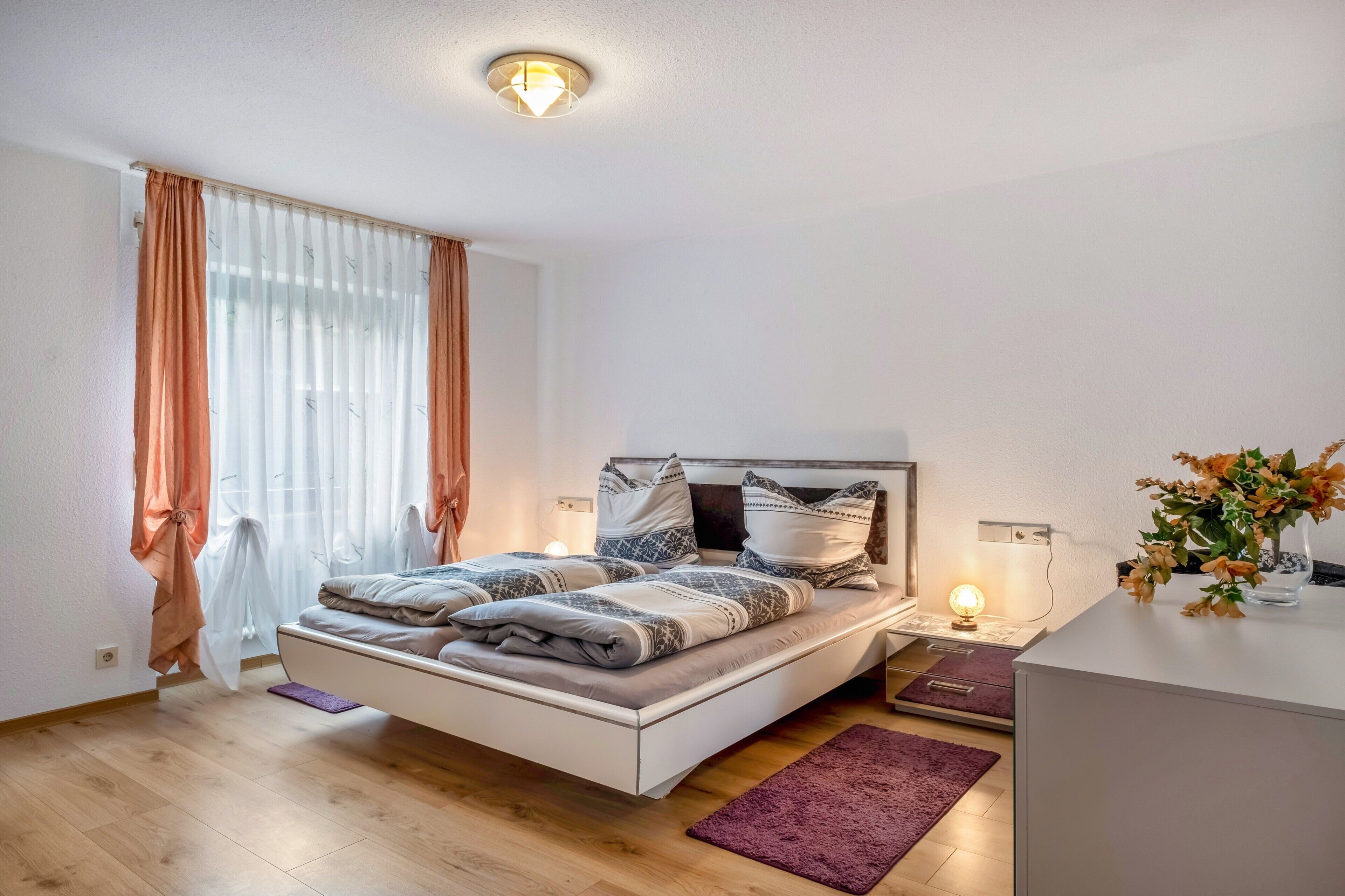 2 bedrooms, iron/ironing board, bed sheets