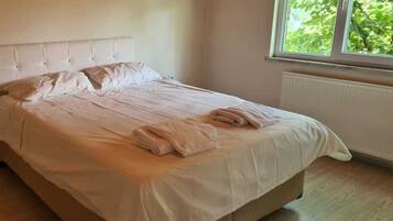 9 dormitorios, tabla de planchar con plancha, wifi y ropa de cama