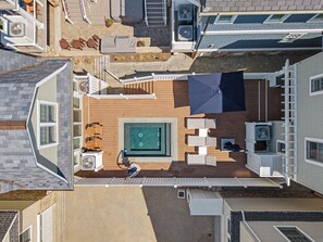 A heated pool - Stunning Manasquan getaway featuring a private pool and hot tub where comfort meets coastal luxury. (Manasquan)