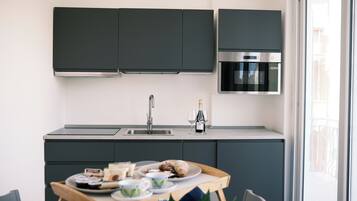Appartamento Comfort | Cucina privata | Frigorifero, microonde