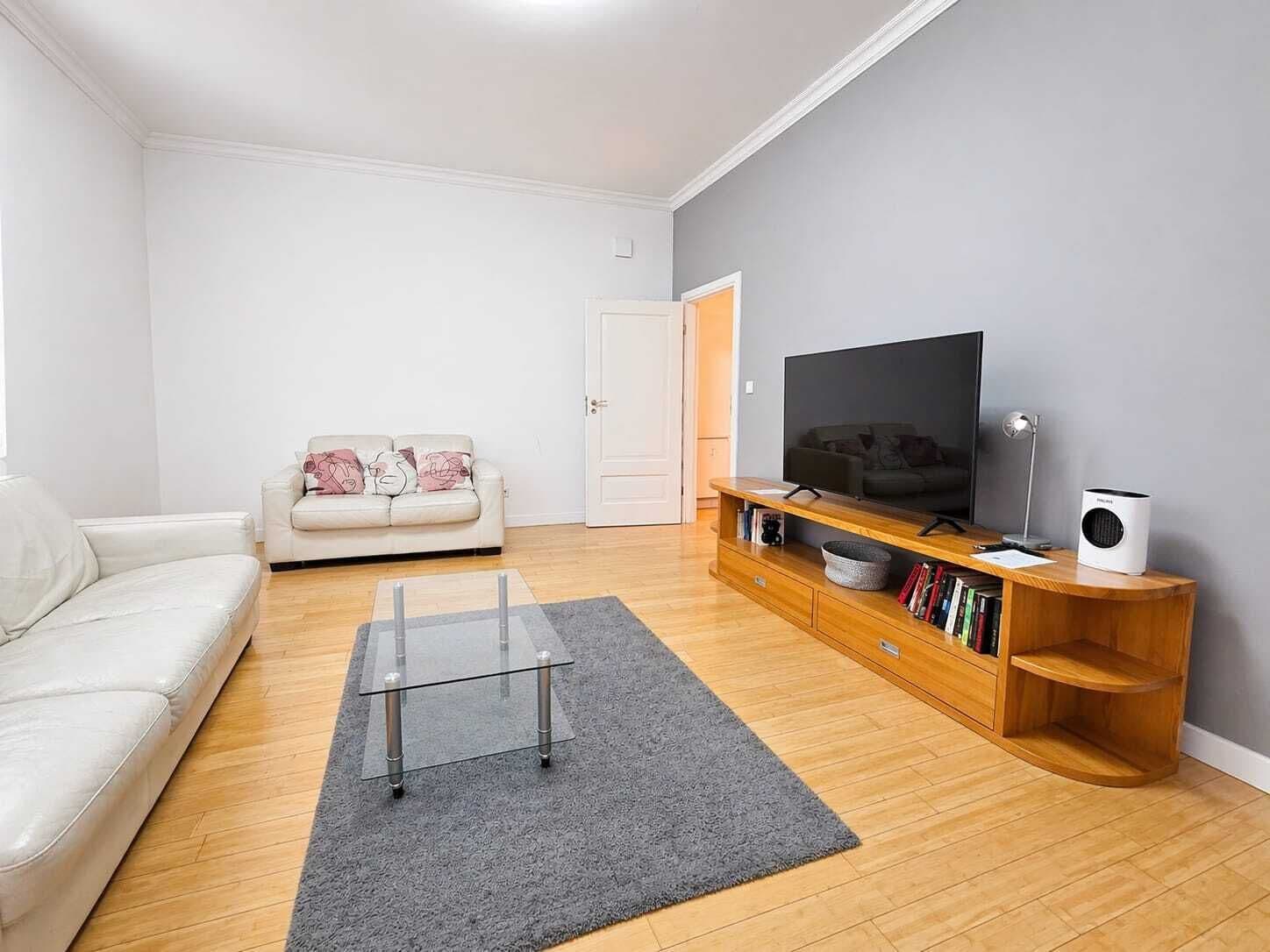 Comfort-Apartment, Balkon, Stadtblick | Wohnbereich