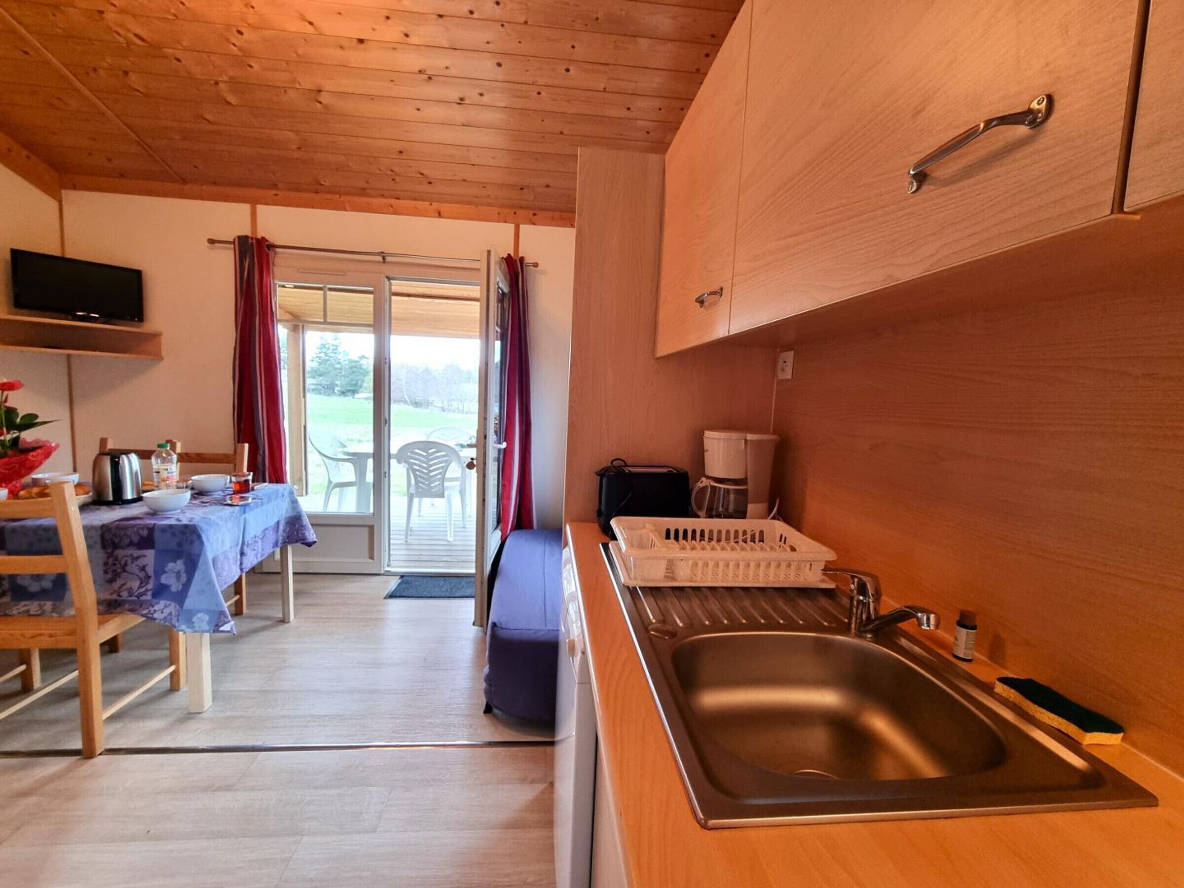 Kjøleskap, mikrobølgeovn og oppvaskmaskin