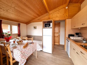 Kylskåp, mikrovågsugn och diskmaskin