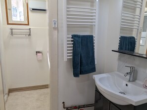 Bathroom - House in old inn - 8 guests (Baccarat)