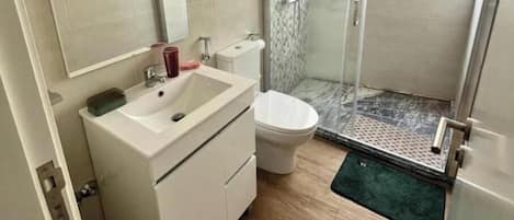 Douche, serviettes fournies