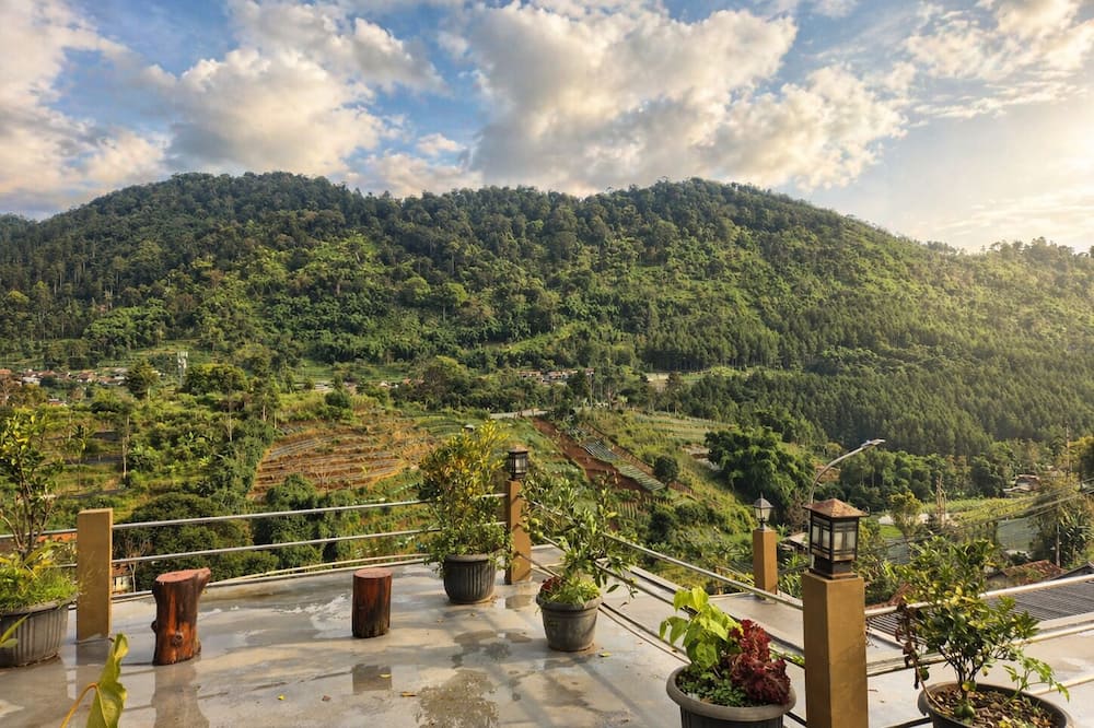 The Green County Homestay