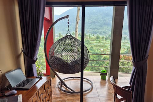 Habitación Confort doble, balcón, vistas a la montaña | Wifi gratis y ropa de cama