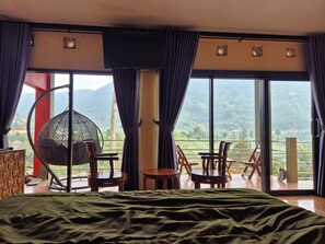 舒適雙人房, 露台, 山景 | 免費 Wi-Fi、床單