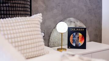 Luxury Apartment, Kitchen, City View | Premium bedding, pillowtop beds, in-room safe, soundproofing