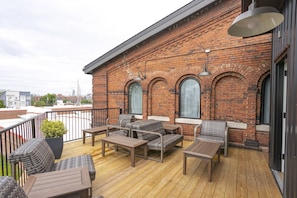 Terrace/patio - Speakeasy Stay w/ Seasonal Pool + Gym in Nashville (Nashville)