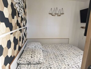 Free WiFi - Apartment with AC and terrace - lake view (Le Barcarès)