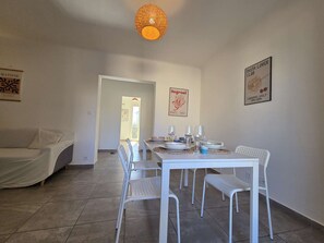 Dining - Bright apartment near town center - 5 guests (Calvi)