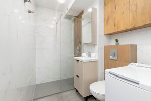 Dusch, hårtork, handdukar och schampo