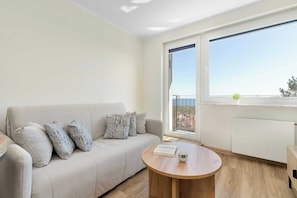 TV, offices - Apartment with Balcony | View of the Sea and Proximity to the Beach (Sopot)