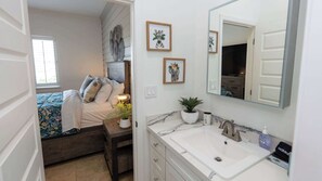 2 bedrooms, iron/ironing board, WiFi, bed sheets - New 2BR - Pool Patio - Bunk Beds - 1st Floor (South Padre Island)