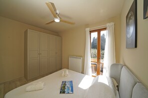 2 bedrooms, iron/ironing board, free WiFi, bed sheets - Olive Garden Garda - pool & view Gardagate (Moniga del Garda)