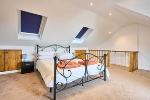 3 bedrooms, desk, iron/ironing board, WiFi