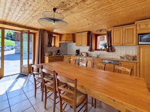Fridge, microwave, dishwasher, coffee/tea maker