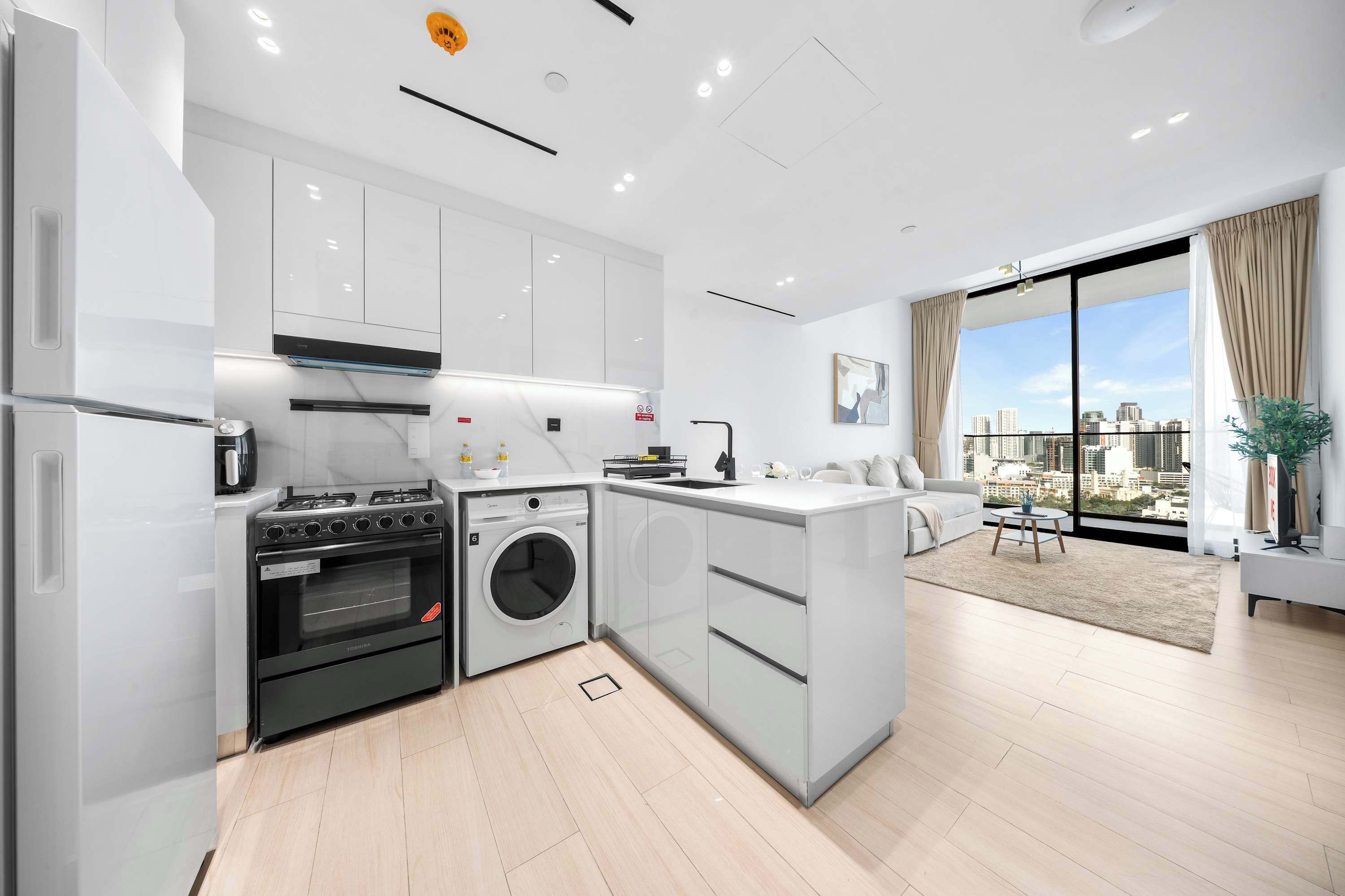Fridge, microwave, oven, stovetop