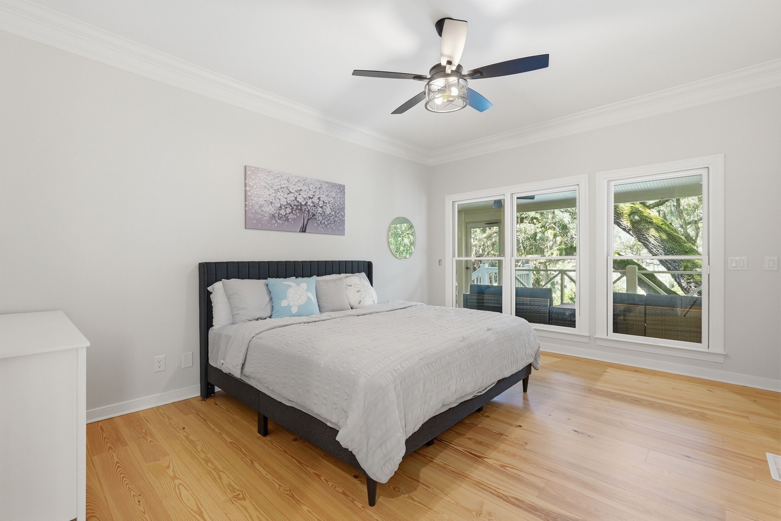 5 bedrooms, iron/ironing board, free WiFi, bed sheets