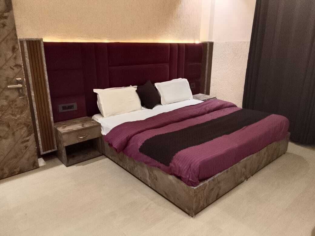Deluxe Rooms With Balcony
